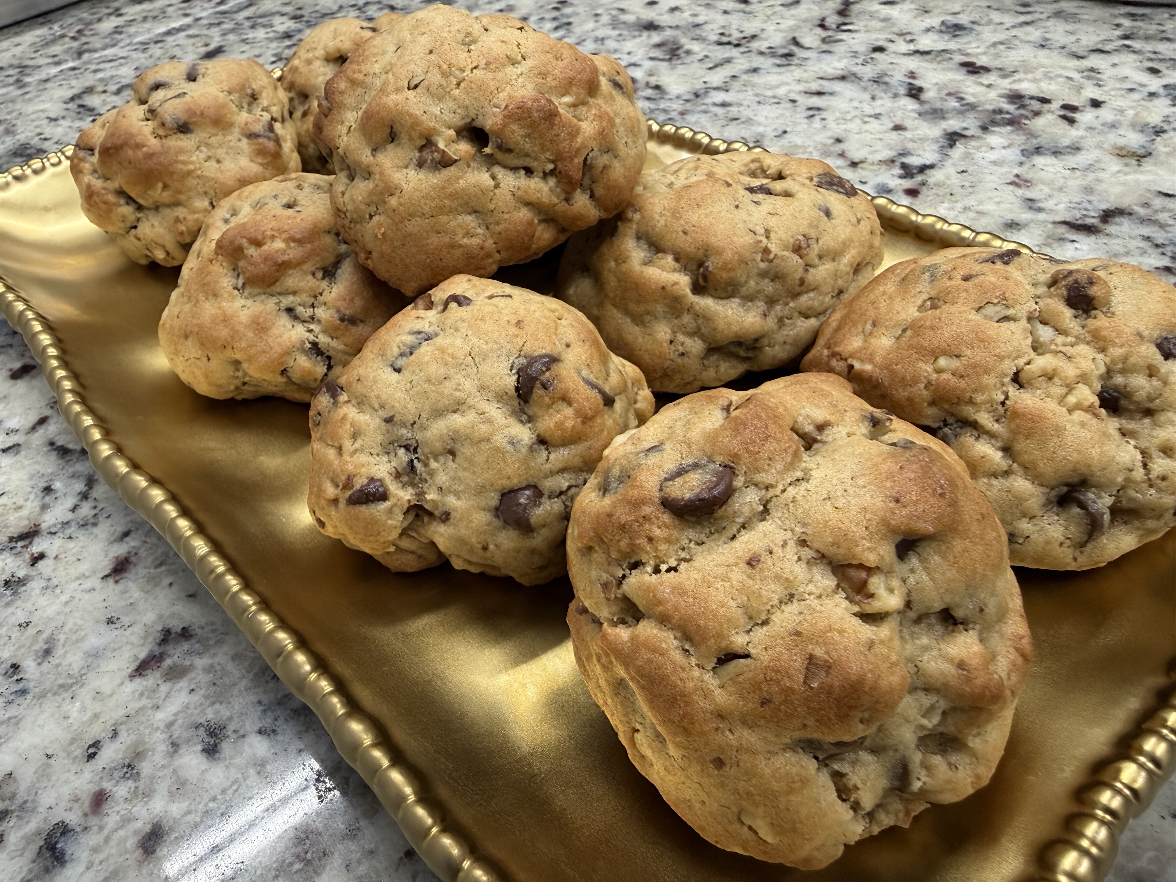 Levandy Cookie (chocolate chip /walnuts)